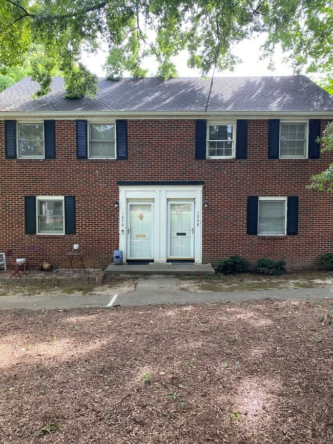 Primary Photo - 1068 Nichols Dr