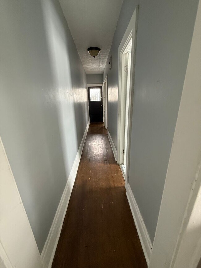 Building Photo - 2bd Unit 4-Plex Building Cash Pay/Section 8
