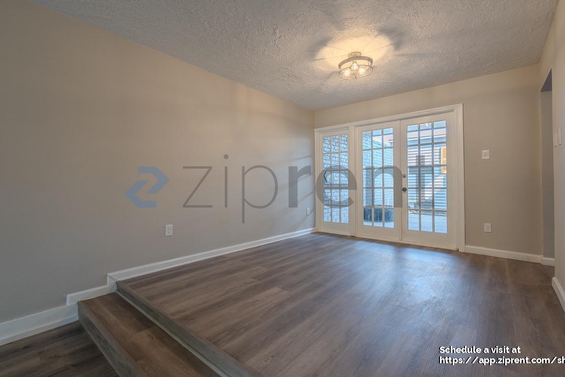 Building Photo - 2052 Lakeside Dr