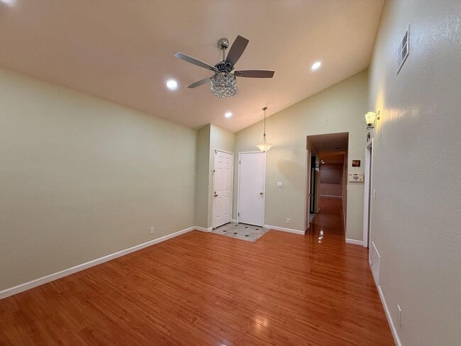 Building Photo - Bright & Spacious 3 Bedroom, 2 Bath Home in Fremont — Solar Included!