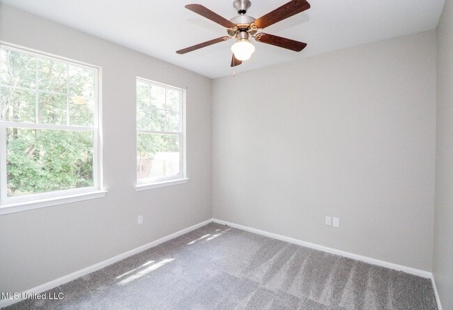 Building Photo - 511 Olive Branch Way