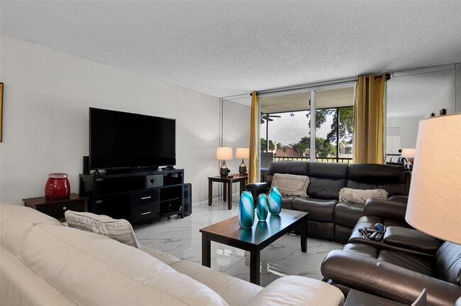 Building Photo - 260 NW 76th Ave