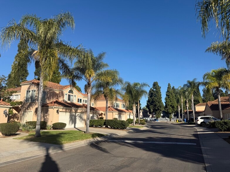 Building Photo - 2109 Northshore Dr