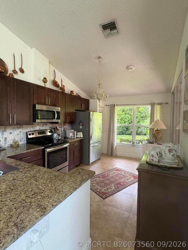 Building Photo - 1604 Rosewood Way