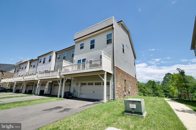 Building Photo - 10810 Norbourne Farm Rd
