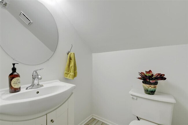 Building Photo - 4505 Clarno Dr