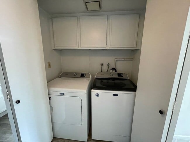 Building Photo - Located in the charming city of San Marcos This 2 bedroom 2 bathroom available on June