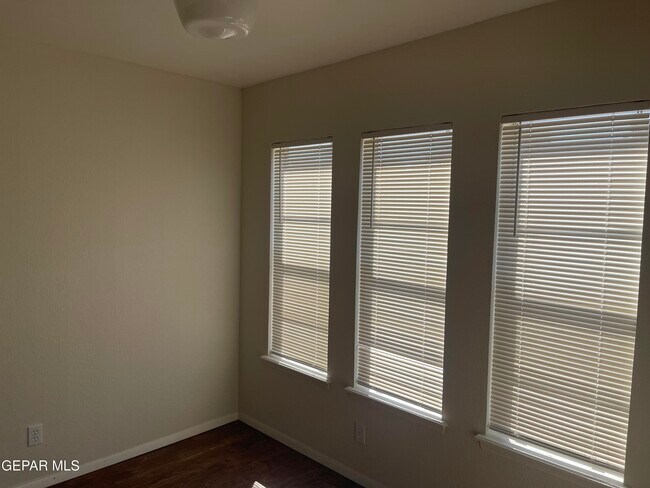 Building Photo - 10640 Cuatro Vistas Dr