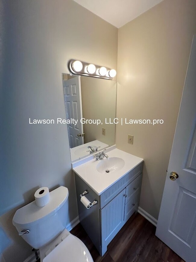 Building Photo - 7th St 306-8