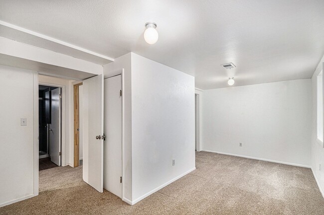 Building Photo - Updated Five-Bedroom Brick Ranch in the He...