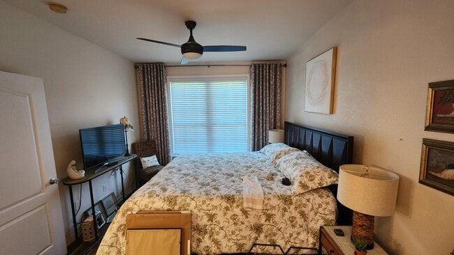 Building Photo - 4152 Central Sarasota Pkwy