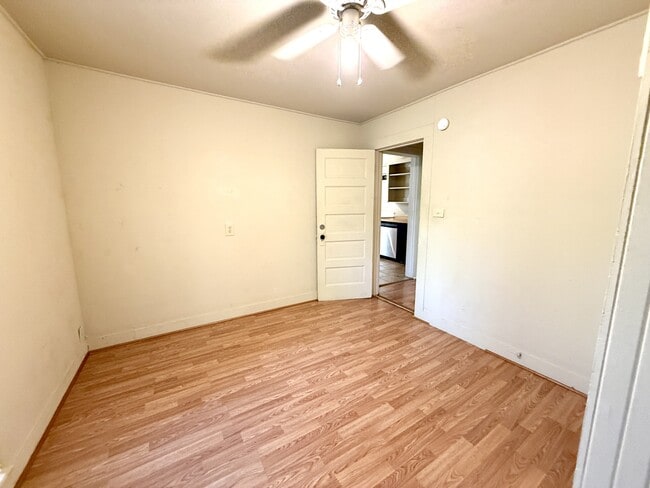 Building Photo - 817 Hargrove St