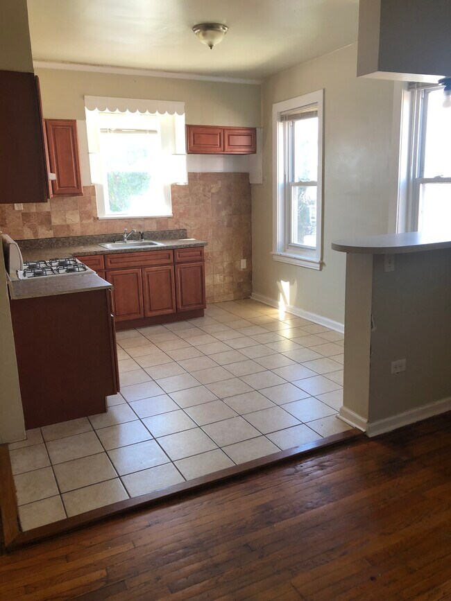 Primary Photo - 1664 Wakeling St