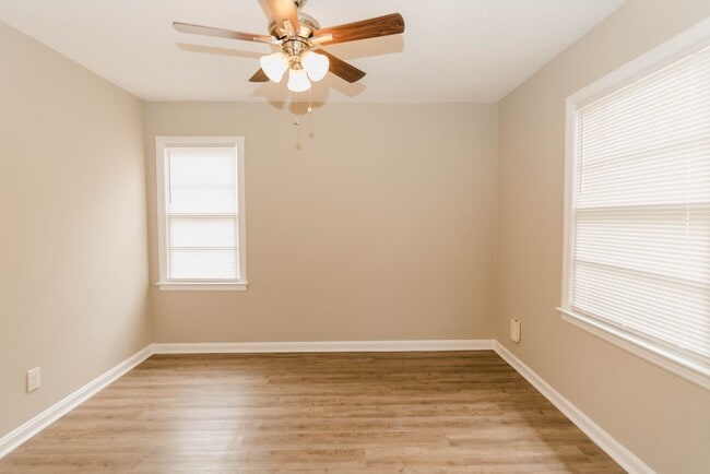 Building Photo - 2780 Hall Dr SE