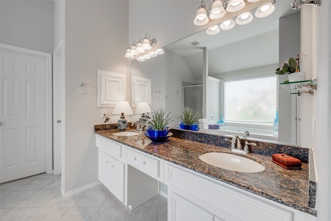 Building Photo - 12414 N Shadow Cove Dr