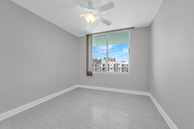 Building Photo - “Luxury, Location, Lifestyle — All at The Waverly”