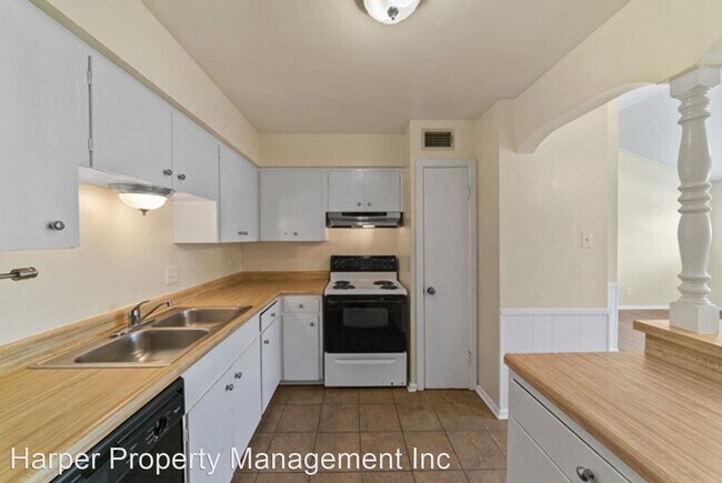 Building Photo - 2 br, 1 bath House - 235 W Silver Sands Dr #8