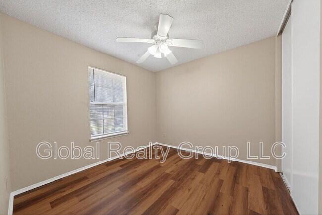 Building Photo - 4834 Sorrento