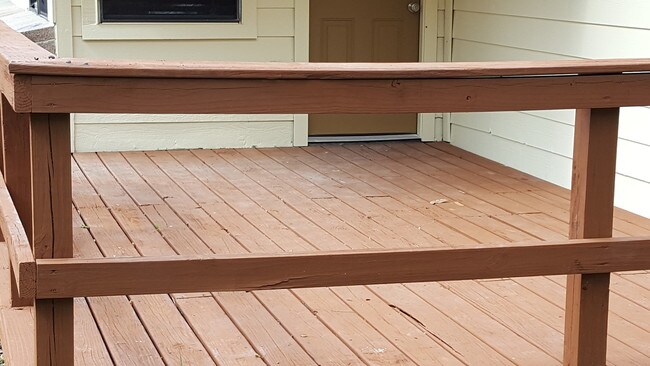 Building Photo - 2102 Rolling Glen Dr