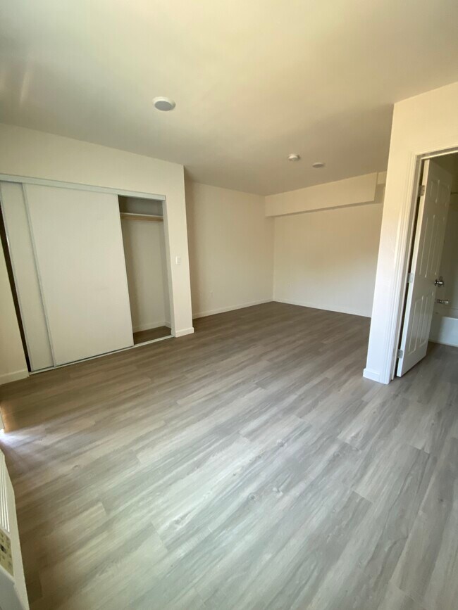 Building Photo - 6858 Ben Ave