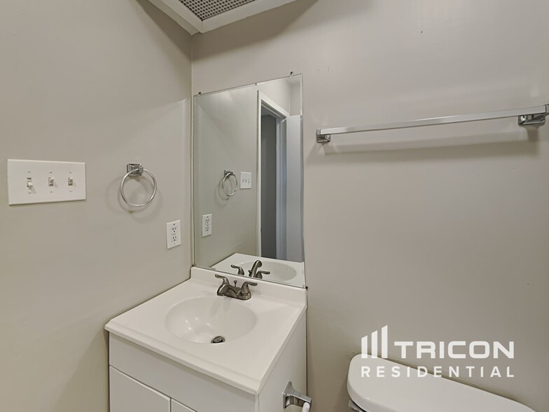 Building Photo - 3515 Solano Ct