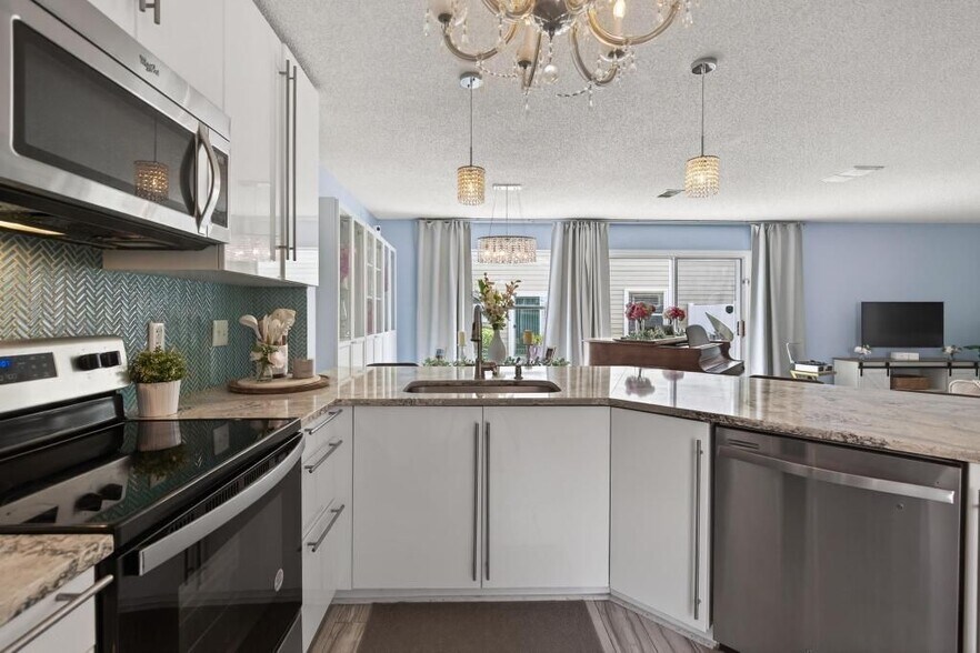 Building Photo - 805 Old Bridge Rd