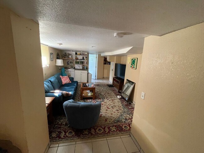 Building Photo - Duluth MN - 6 Bed - 3 Bath - Single Family...