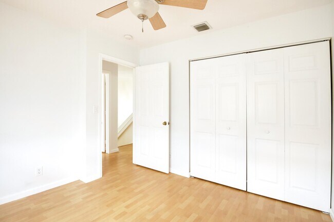 Building Photo - 6420 Park Lake Cir