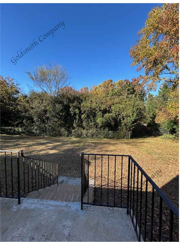 Building Photo - "3-Bedroom with 2 Baths and 2100 Sq Ft of Comfort in Greenville!" -- 1st Full Month Free!