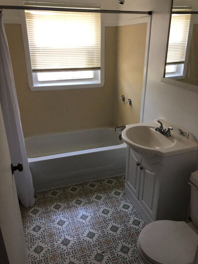 Building Photo - 108 Columbian Ave