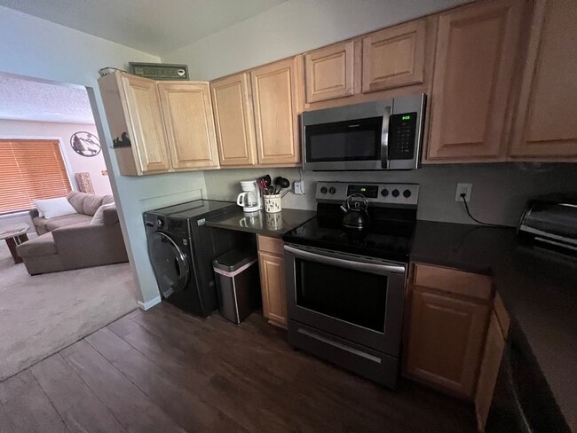 Building Photo - Monthly Rental Available mid-March until end of January 2026