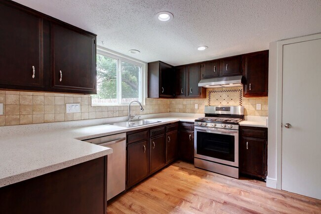 Building Photo - Two stories 3 Bedrooms & 3 Bathrooms Home for Rent in Desirable Anderson Mill NW of Austin