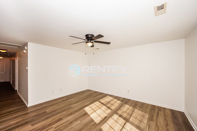 Building Photo - 1110 Mason St