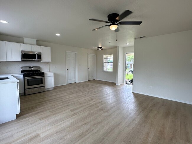 Building Photo - 714 Malibu Dr