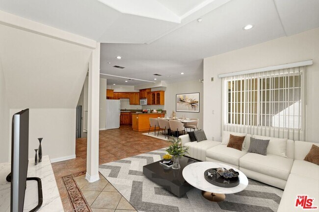 Building Photo - 1201 Viola Ave