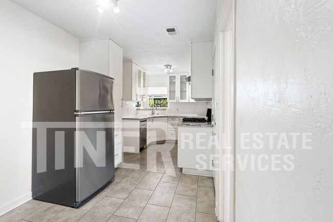 Building Photo - 2416 60th St