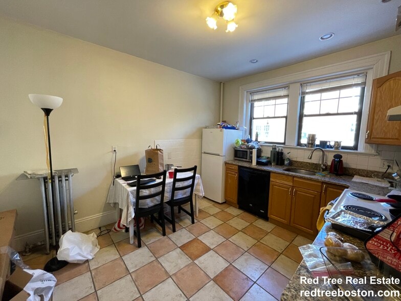 Building Photo - 48 Babcock St