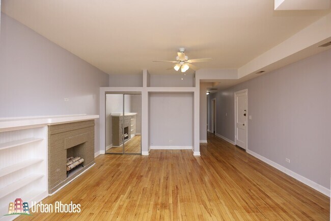Building Photo - 2407 W Wilson Ave