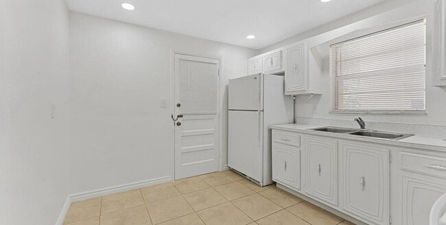 Building Photo - 10821 N Military Trl