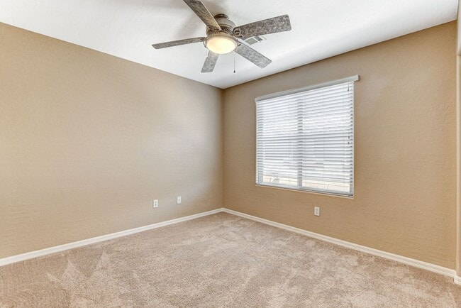 Building Photo - Gorgeous 4 bedroom near Aliante!