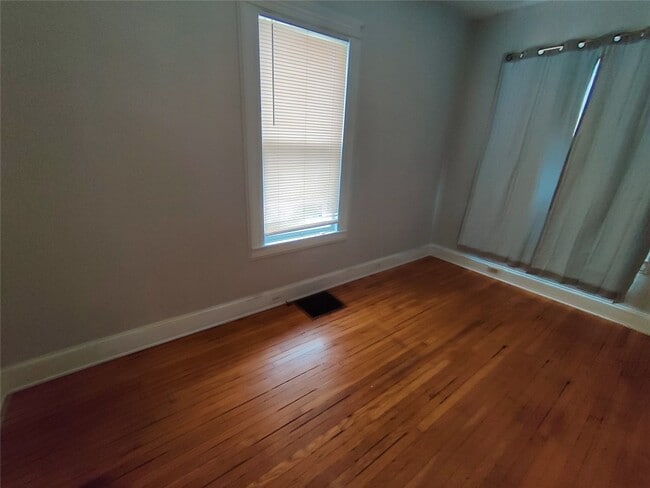 Building Photo - 116 Leroy St