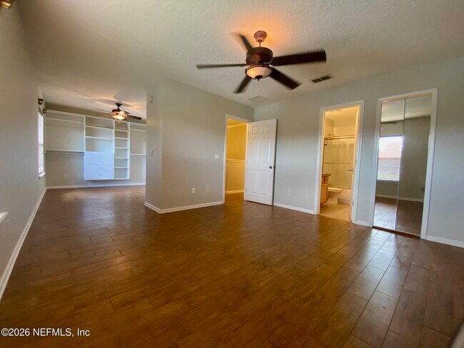 Building Photo - 1530 Vineland Cir