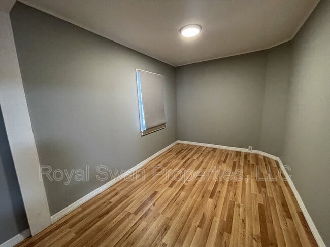 Building Photo - 924 Vistabula St