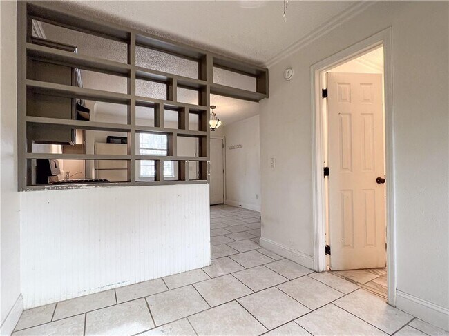 Building Photo - 413 Ewalt Ave