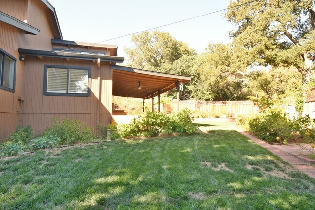 Building Photo - 5318 Fairway Dr