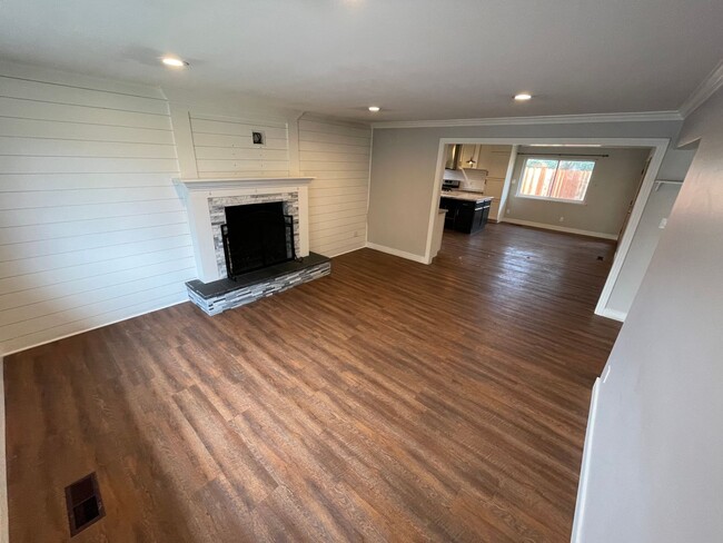 Building Photo - Now Available – Stylish 3-Bed, 2-Bath Home...