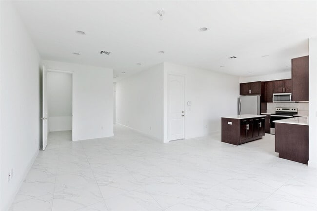 Building Photo - 6947 Pines Cir