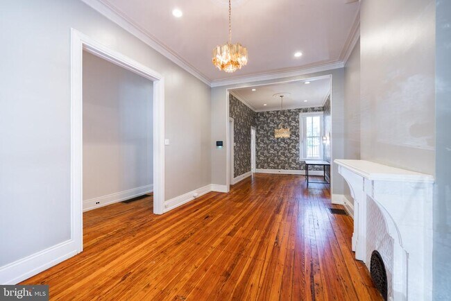 Building Photo - 206 S 43rd St