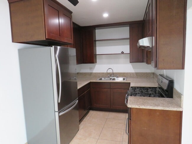 Building Photo - 955 Hyperion Ave