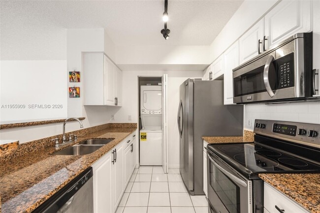 Building Photo - 1155 Brickell Bay Dr